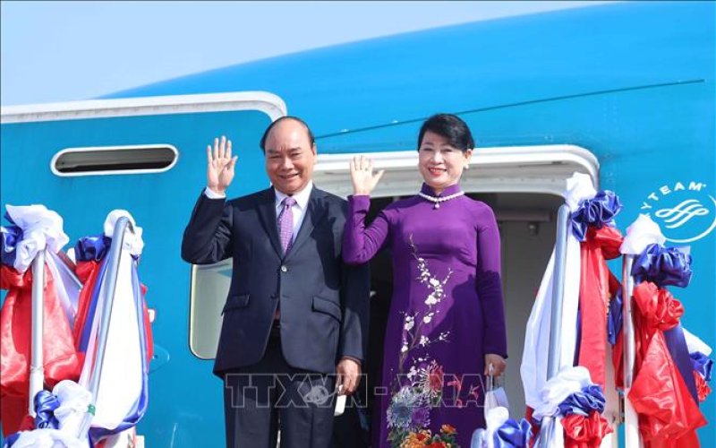 Chủ tịch nước Nguyễn Xuân Phúc lên đường thăm chính thức Thái Lan và dự Hội nghị APEC lần thứ 29