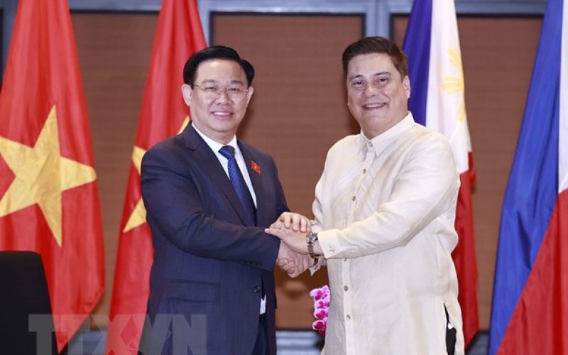 Chủ tịch Quốc hội hội đàm với Chủ tịch Thượng viện Philippines