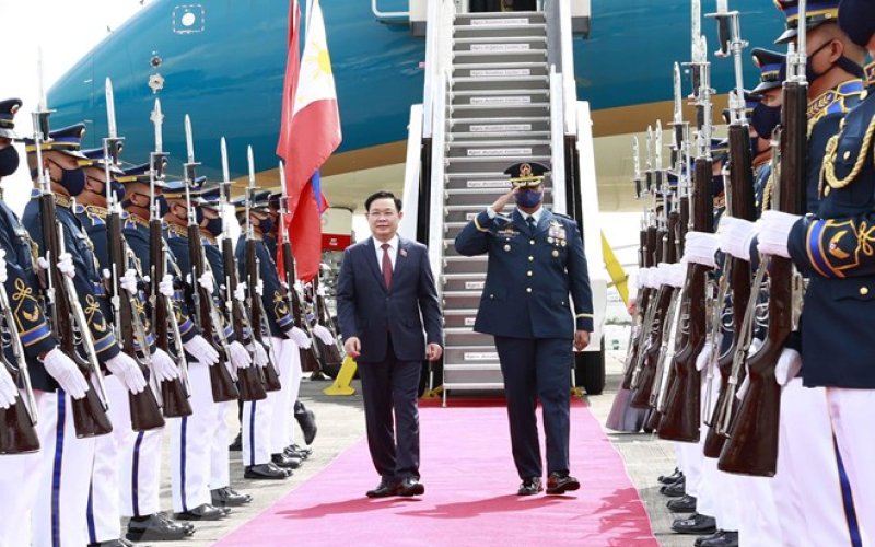 Chủ tịch Quốc hội Vương Đình Huệ bắt đầu thăm chính thức Philippines