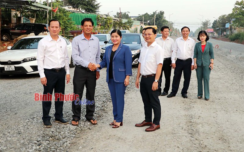 Chủ tịch UBND tỉnh Trần Tuệ Hiền kiểm tra tiến độ thi công đường Phan Bội Châu