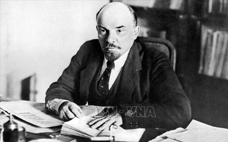 Con đường đến với cách mạng của lãnh tụ V.I.Lenin