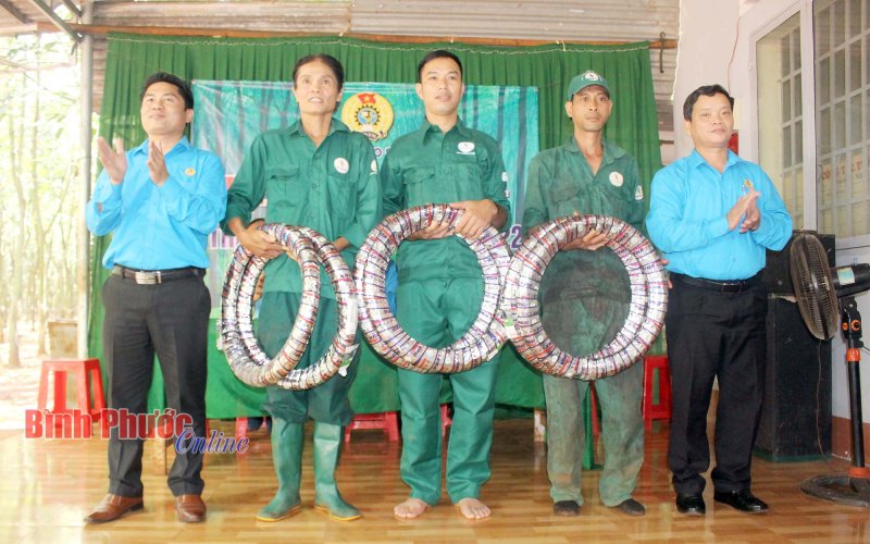 Công đoàn Cao su Việt Nam khen thưởng thi đua nước rút