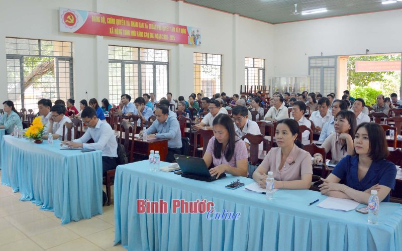 Cử tri huyện Đồng Phú đề nghị kiểm soát giá thị trường dịp cuối năm