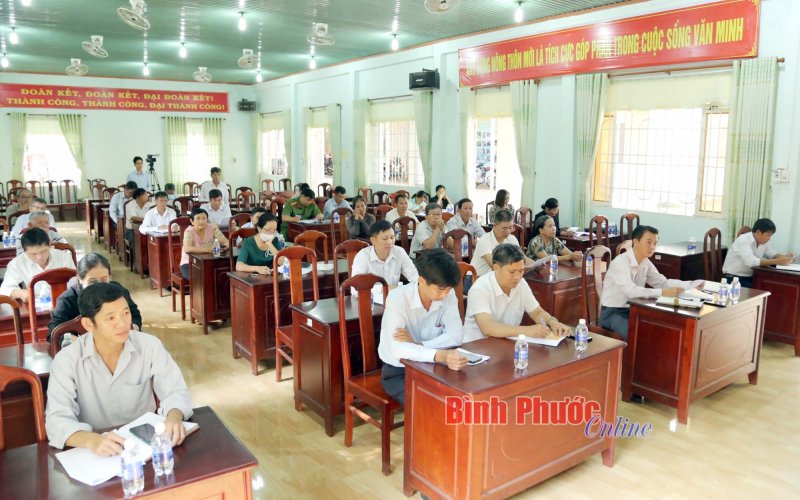 Cử tri xã Đa Kia kiến nghị bố trí cán bộ y tế trong trường học