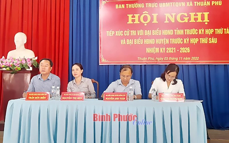 Cử tri xã Thuận Phú mong muốn được hướng dẫn thêm về dịch vụ công trực tuyến