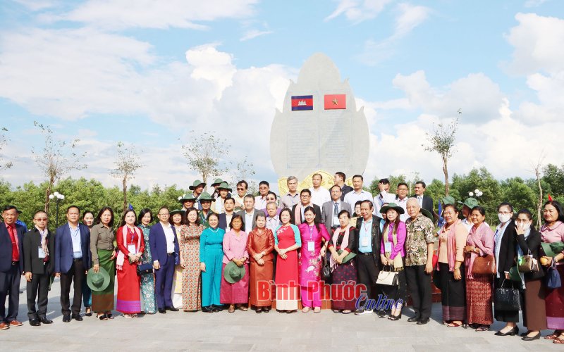 Đoàn cán bộ cấp cao Campuchia tham quan Cụm công trình lưu niệm hành trình cứu nước của Thủ tướng Hun Sen