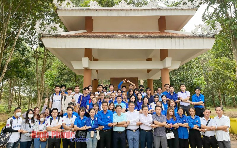 Giao lưu hữu nghị giữa thanh niên, sinh viên tỉnh Bình Phước với sinh viên Campuchia và Lào