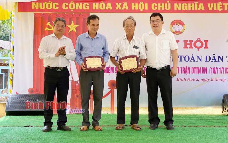 Khu dân cư Bình Đức 2 sôi nổi Ngày hội đại đoàn kết toàn dân tộc