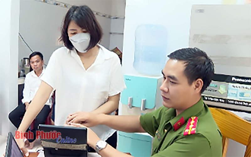 Làm thẻ căn cước công dân cho công nhân, lao động xa quê trong ngày nghỉ