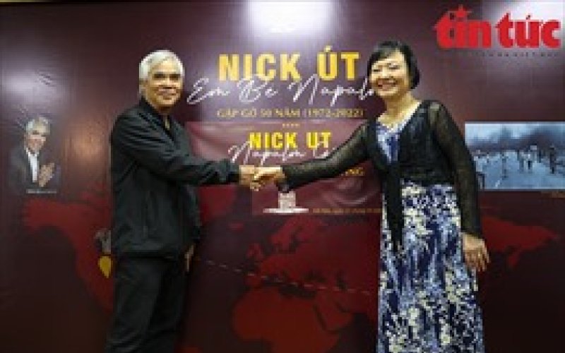 Nick &Uacute;t v&agrave; 'Em b&eacute; Napalm' lần đầu gặp gỡ tại Việt Nam