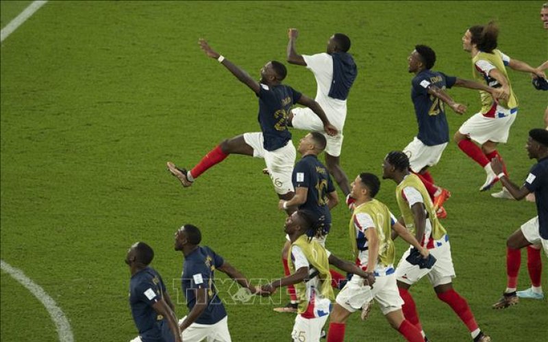 Pháp vượt qua Đan Mạch để chính thức giành vé đi tiếp
