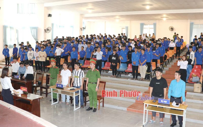 Phiên tòa giả định hưởng ứng ngày Pháp luật Việt Nam