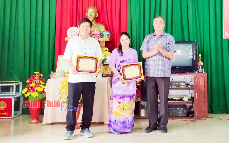 Phước Long: Trưởng ban Tổ chức Tỉnh ủy Nguyễn Hồng Trà dự Ngày hội đại đoàn kết khu phố 7