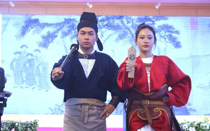 Rạng rỡ cổ phục truyền thống trong ng&agrave;y Di sản Văn h&oacute;a Việt Nam