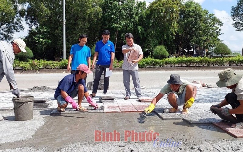 Sửa chữa đường Hồ Xuân Hương: Ðảm bảo hoàn thành trước tết Nguyên đán