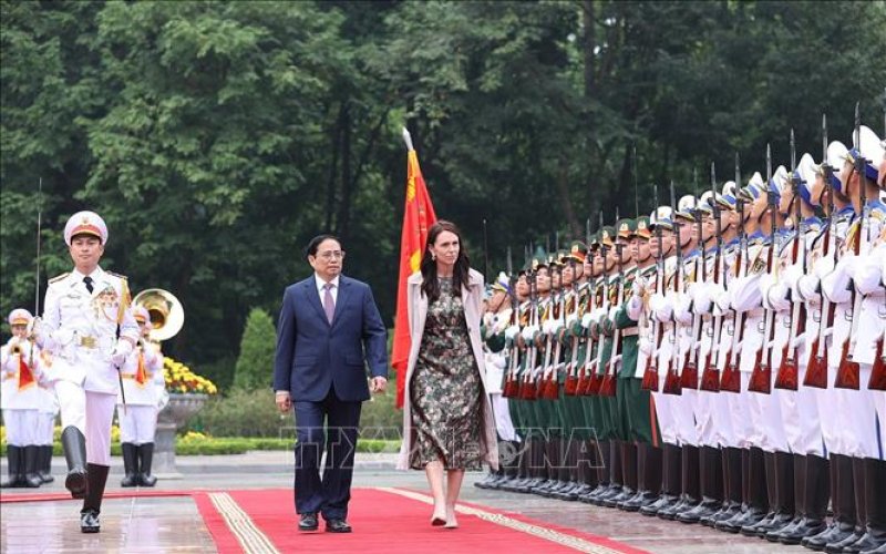 Thủ tướng Phạm Minh Chính chủ trì lễ đón Thủ tướng New Zealand