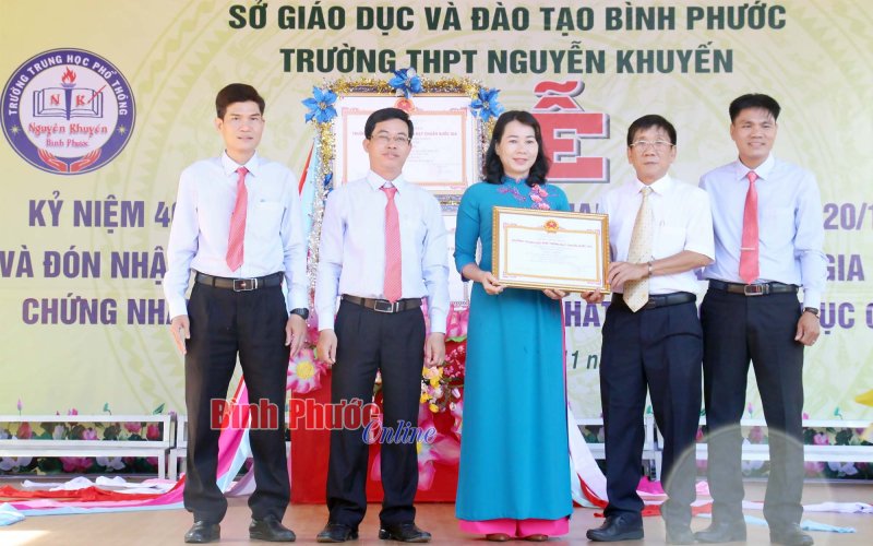 Trường THPT Nguyễn Khuyến đạt chuẩn quốc gia mức độ 1