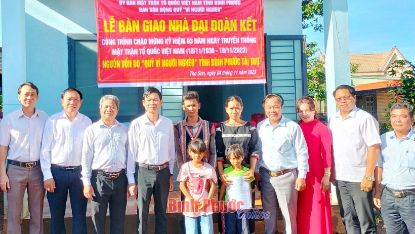 Bàn giao 2 căn nhà đại đoàn kết cho hộ khó khăn xã Thọ Sơn