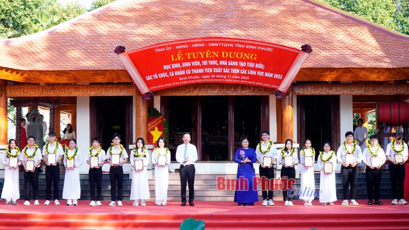 Bình Phước: Tuyên dương 126 học sinh, sinh viên, trí thức, nhà sáng tạo tiêu biểu năm 2023