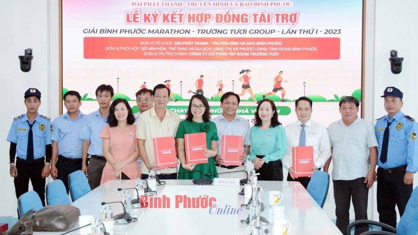 BPTV ký kết với các doanh nghiệp tài trợ giải Bình Phước marathon - Trường Tươi Group lần thứ I, năm 2023