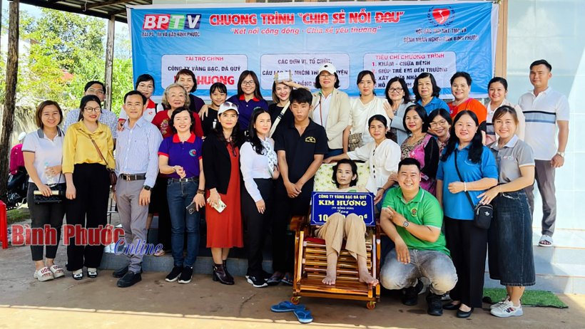 “Chia sẻ nỗi đau” trao hơn 191 triệu đồng cho 2 hoàn cảnh khó khăn