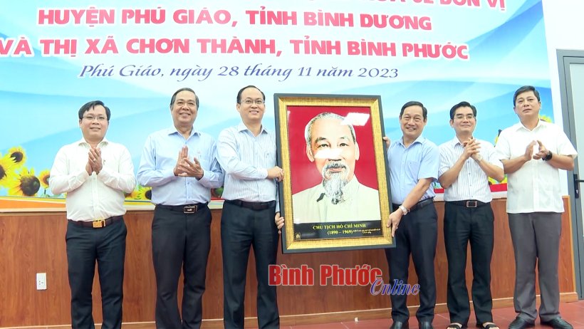 Chơn Thành trao đổi kinh nghiệm với huyện Phú Giáo