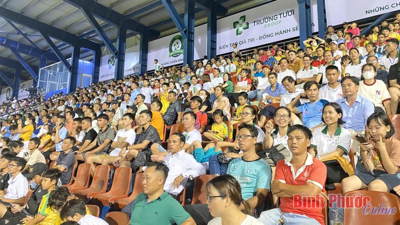 CLB Bóng đá Trường Tươi Bình Phước điều chỉnh giờ thi đấu để phục vụ người hâm mộ