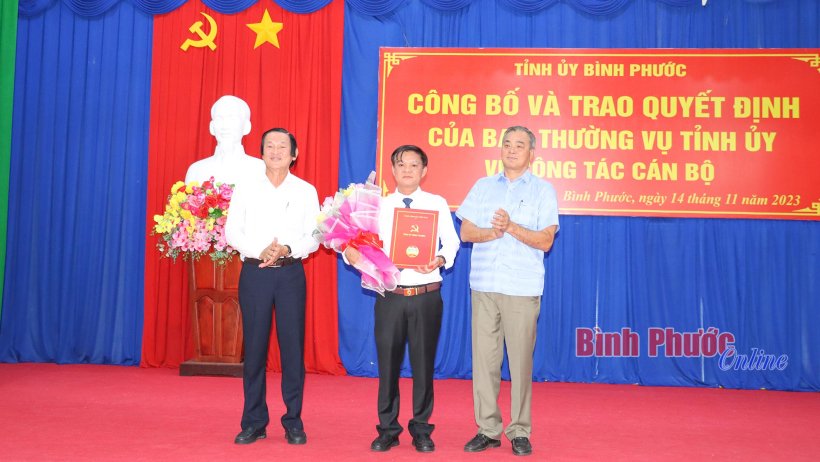 Công bố quyết định về công tác cán bộ đối với Đảng ủy khối Cơ quan và Doanh nghiệp tỉnh