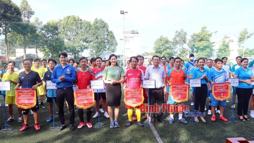 Đồng Xoài: Đội bóng liên trường phường Tân Phú vô địch giải bóng đá nam