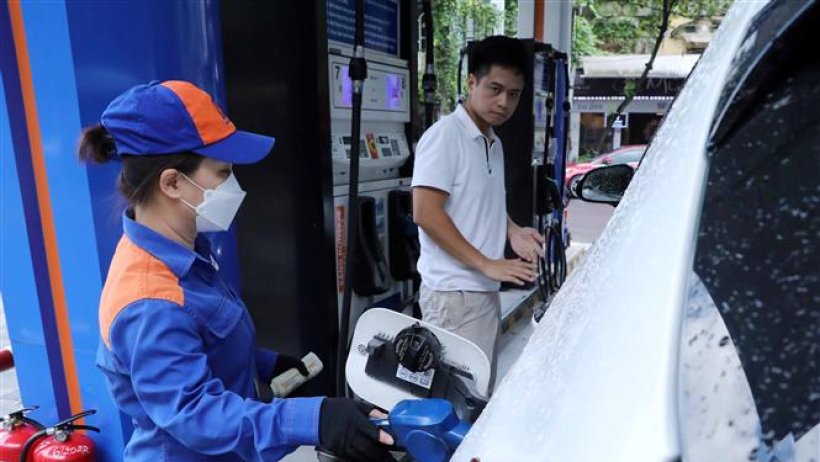 Giá xăng RON-III tăng hơn 400 đồng/lít từ 15 giờ chiều 1-11