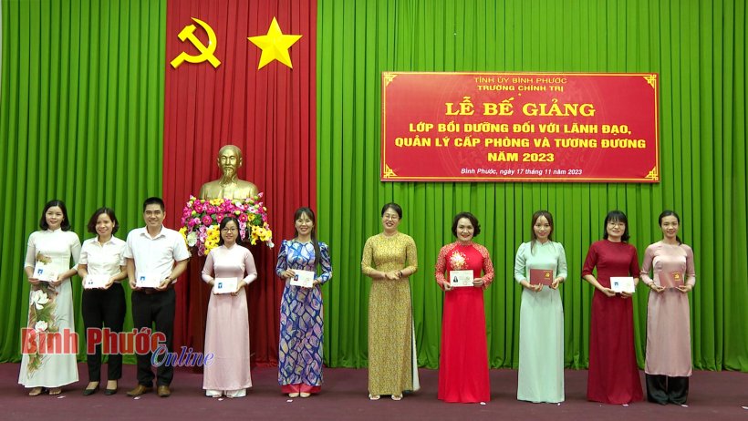 Hoàn thành 2 lớp bồi dưỡng lãnh đạo, quản lý