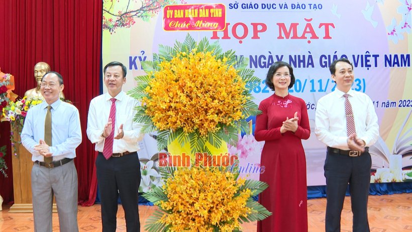 Họp mặt kỷ niệm 41 năm Ngày nhà giáo Việt Nam