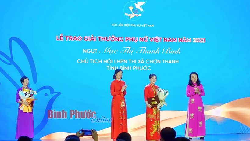 Nhà giáo ưu tú Mạc Thị Thanh Bình nhận “Giải thưởng Phụ nữ Việt Nam” năm 2023