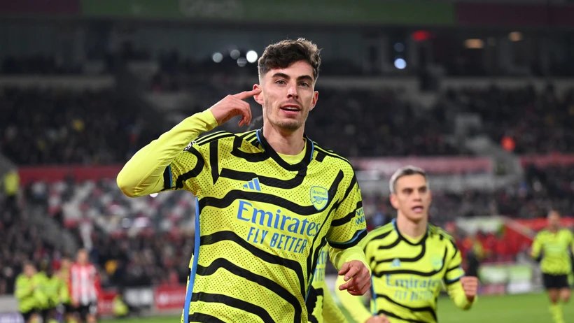 Premier League: Arsenal chiếm ngôi đầu của Man City, Chelsea thảm bại