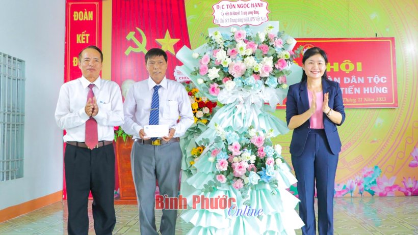Quan tâm, tạo điều kiện giữ gìn và phát huy bản sắc văn hóa dân tộc
