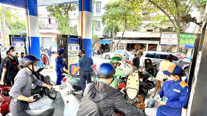 Rút ngắn thời gian điều hành giá xăng dầu xuống 7 ngày, vào thứ Năm mỗi tuần