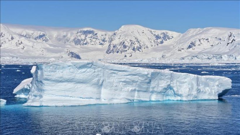 Tảng băng trôi lớn nhất thế giới dịch chuyển lần đầu tiên sau 30 năm