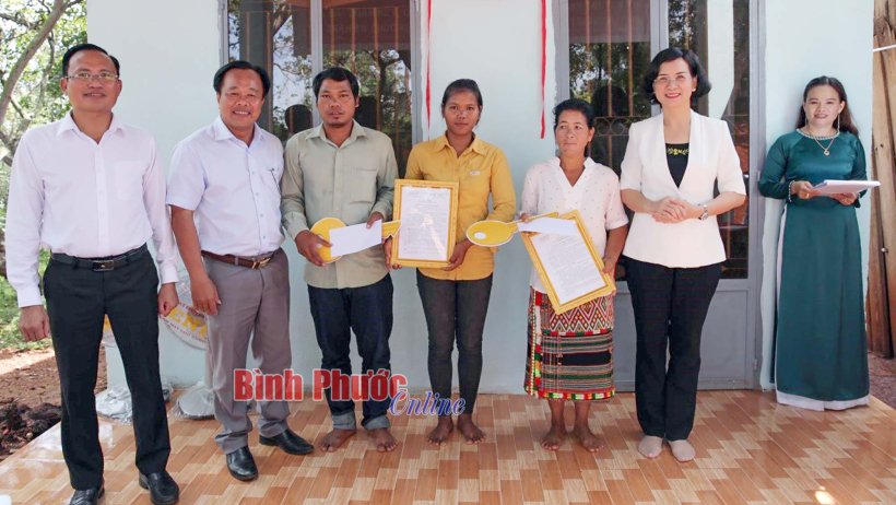 Thêm 2 căn nhà đại đoàn kết được trao cho hộ nghèo huyện Bù Đăng