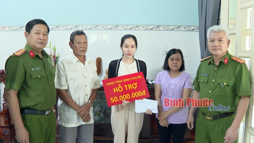 Trao trợ cấp đột xuất cho công dân trực tiếp tham gia phòng chống tội phạm