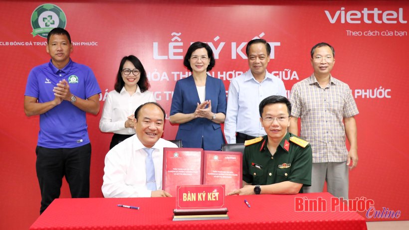 Viettel Bình Phước và CLB Bóng đá Trường Tươi Bình Phước ký kết hợp tác