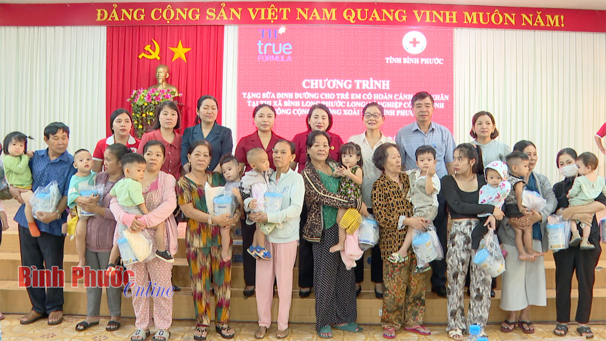 26.880 ly sữa tặng trẻ em khó khăn