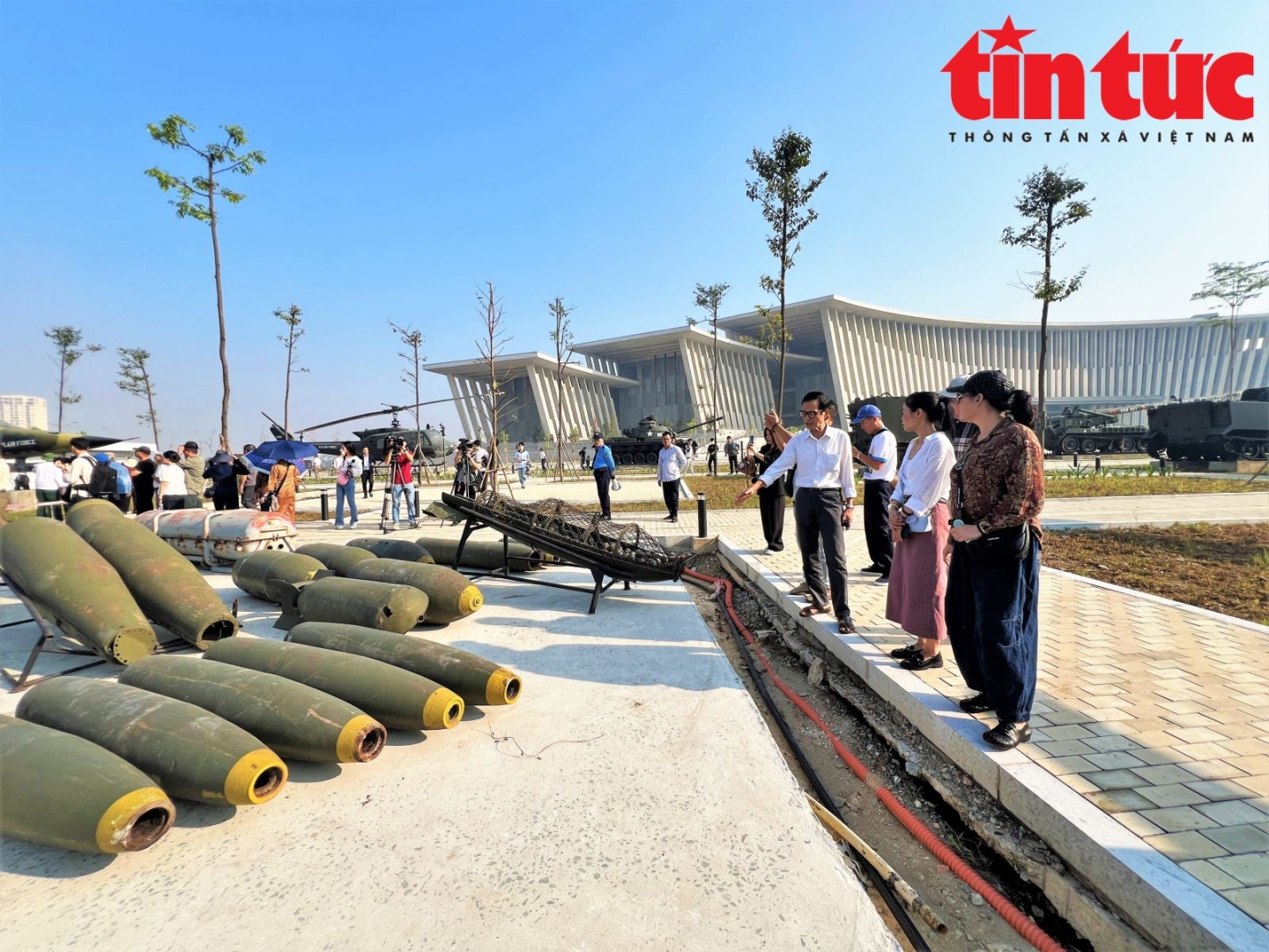 Ấn tượng và tự hào khi tham quan Bảo tàng Lịch sử quân sự Việt Nam