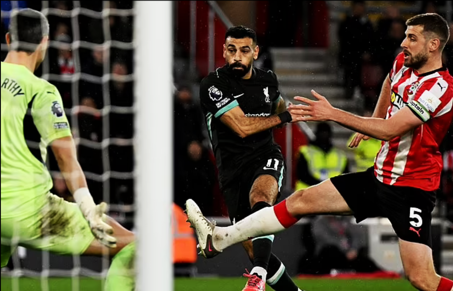 Bảng xếp hạng vòng 12 Ngoại hạng Anh 2024 - 2025: Liverpool tách top