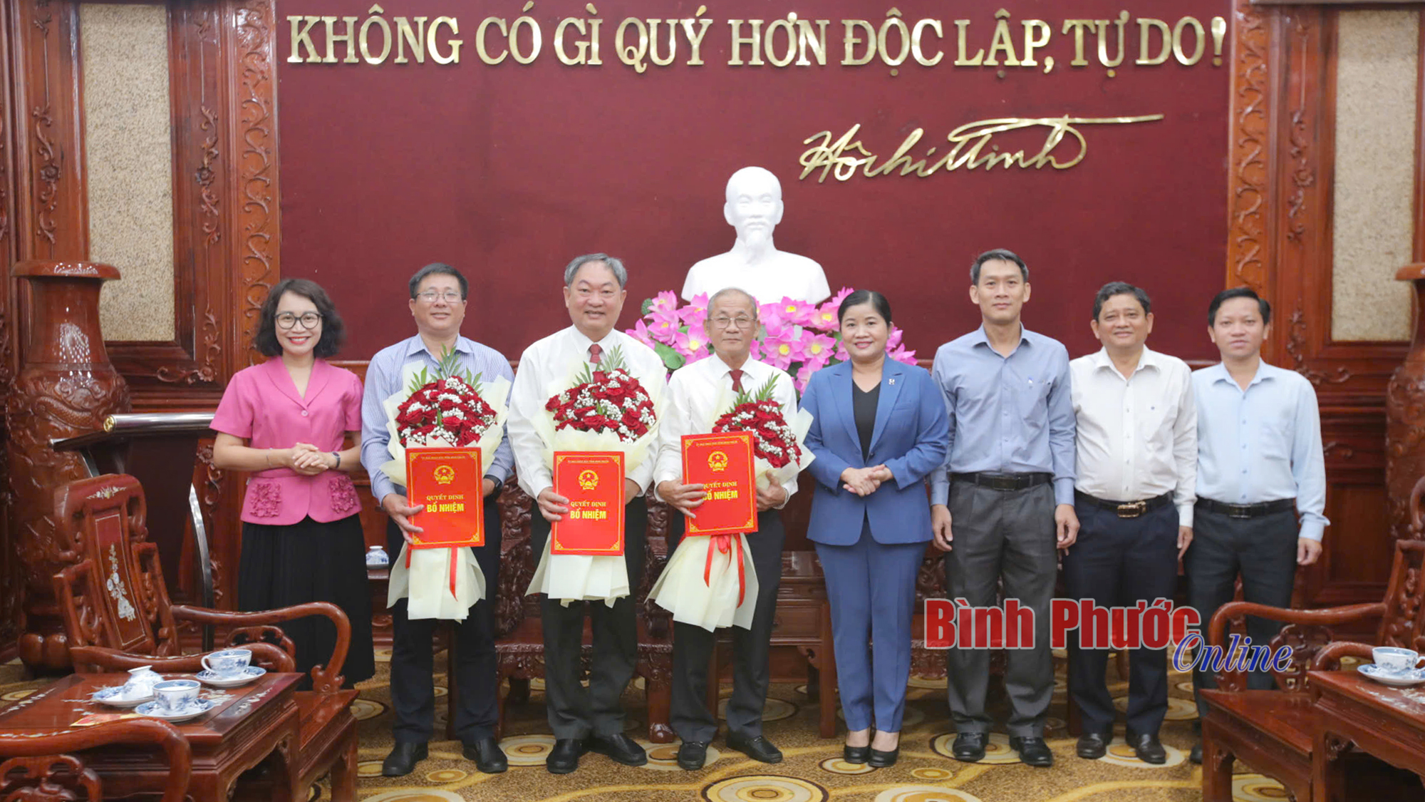 Bình Phước: Trao quyết định về công tác cán bộ