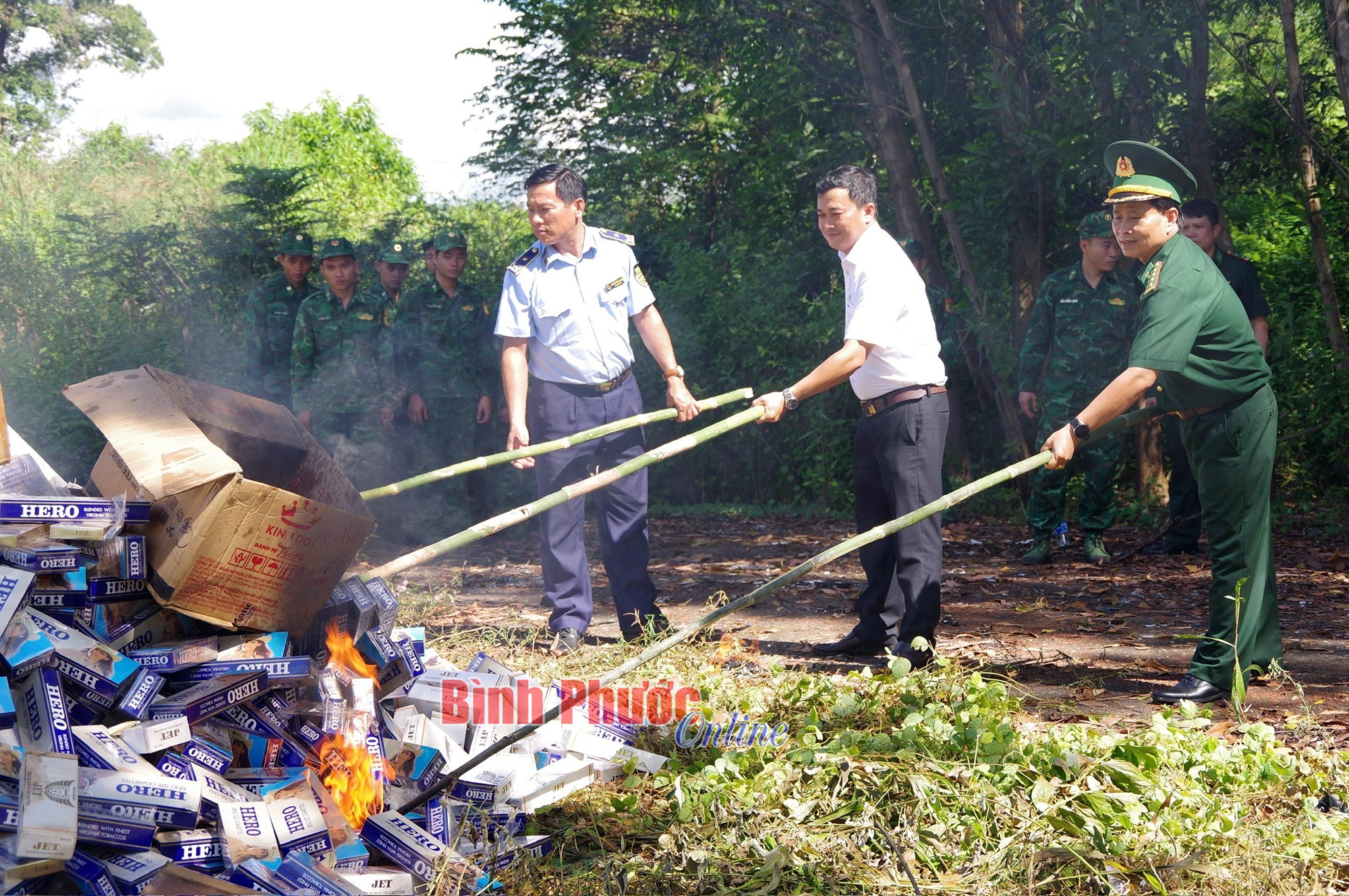 Bộ đội Biên phòng Bình Phước tiêu hủy tang vật vi phạm