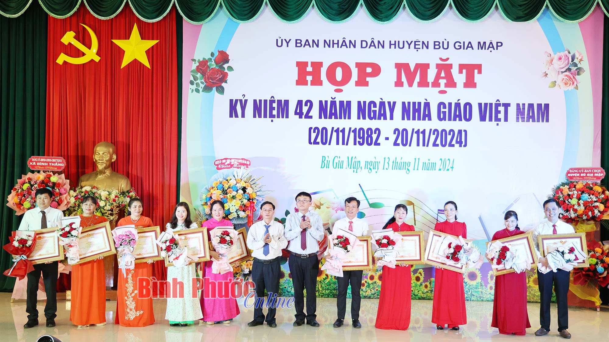 Bù Gia Mập tuyên dương các tập thể, cá nhân tiêu biểu ngành giáo dục