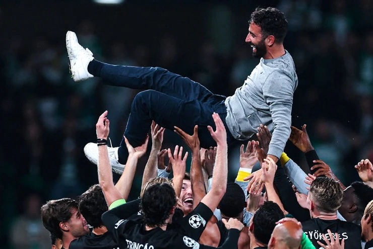 Champions League: "Địa chấn" liên tiếp, Liverpool leo lên ngôi đầu