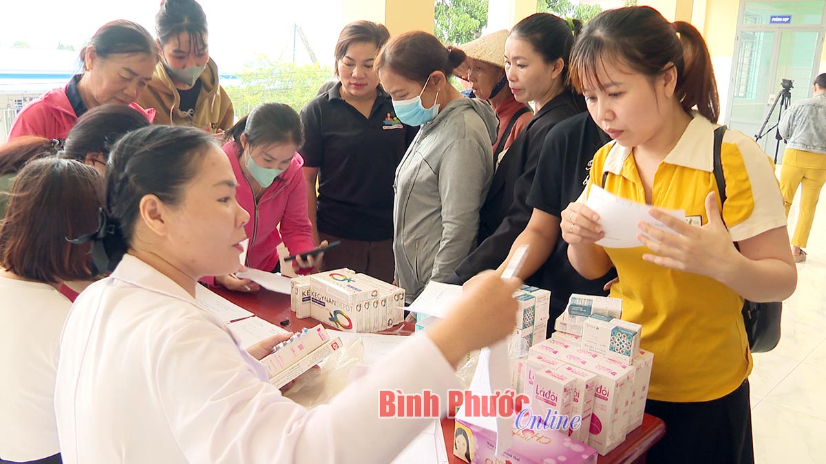 Chơn Thành: 200 phụ nữ được khám, chăm sóc sức khỏe sinh sản 