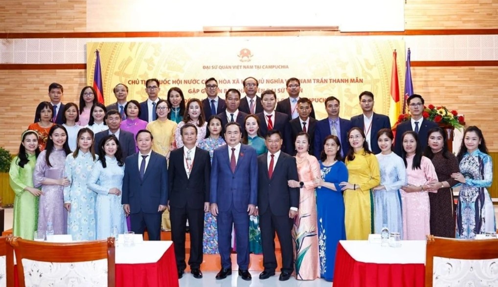 Chủ tịch Quốc hội đánh giá cao vai trò của cộng đồng người Việt tại Campuchia