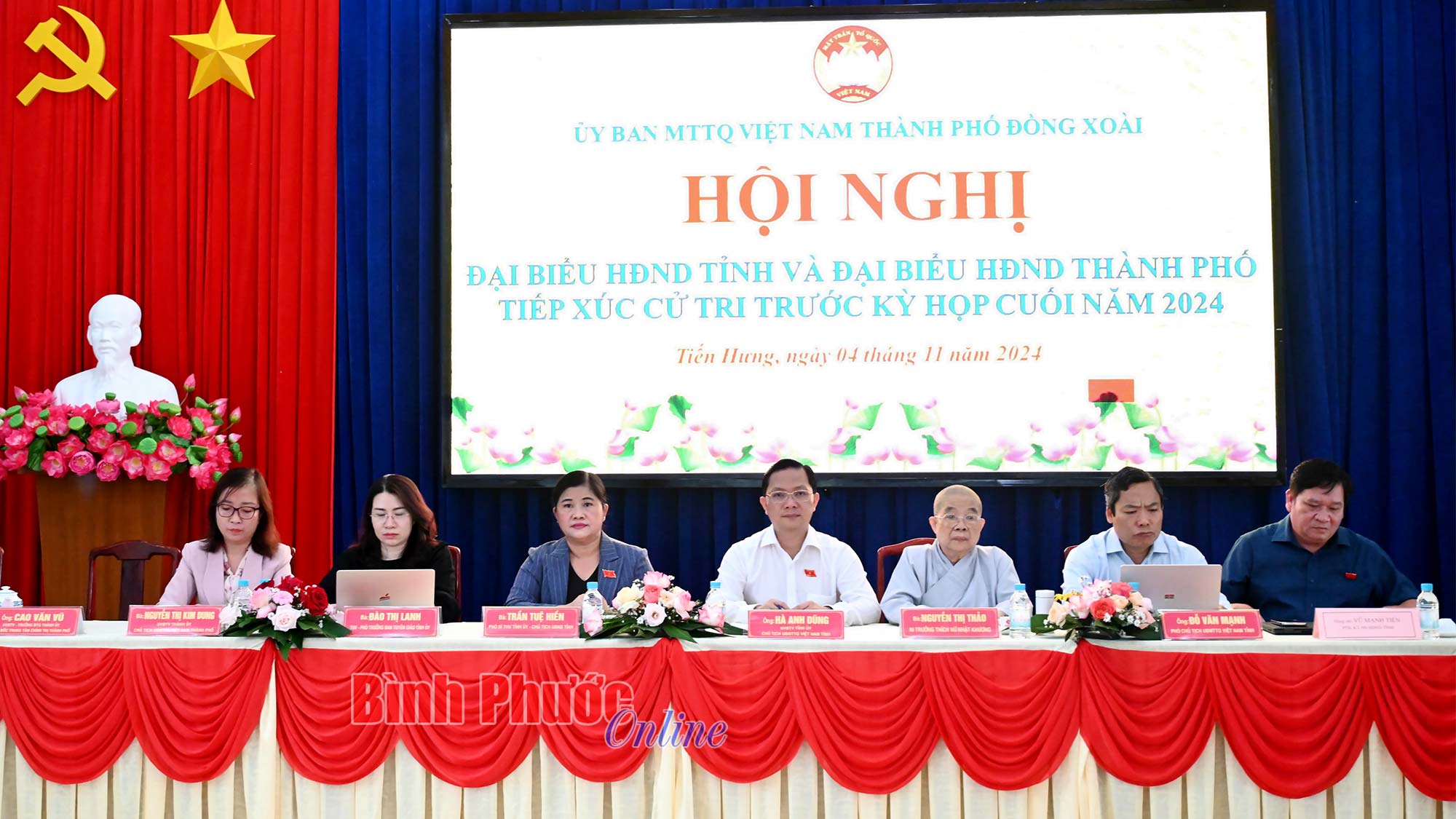 Chủ tịch UBND tỉnh Trần Tuệ Hiền tiếp xúc cử tri trước kỳ họp cuối năm